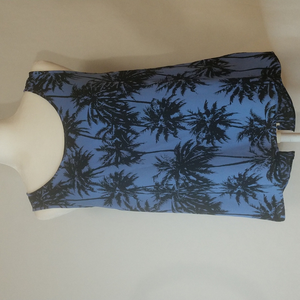 Attention sleeveless palm top. Blue Black. Size M